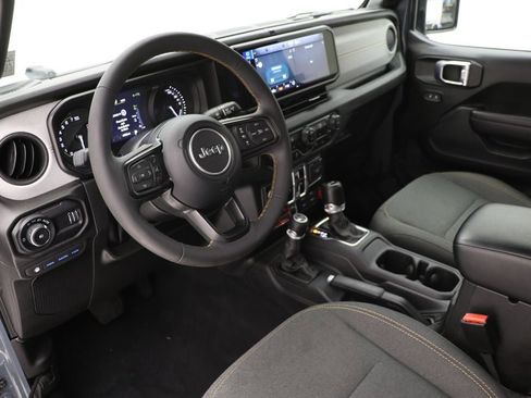 Used 2024 Jeep Wrangler Unlimited image 14