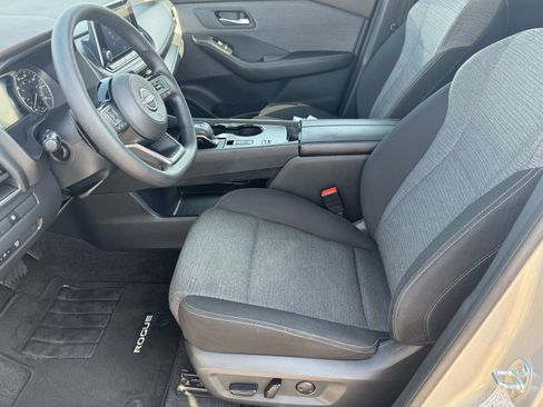 Used 2023 Nissan Rogue SV image 10