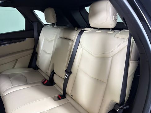 Used 2017 Cadillac XT5 FWD image 16