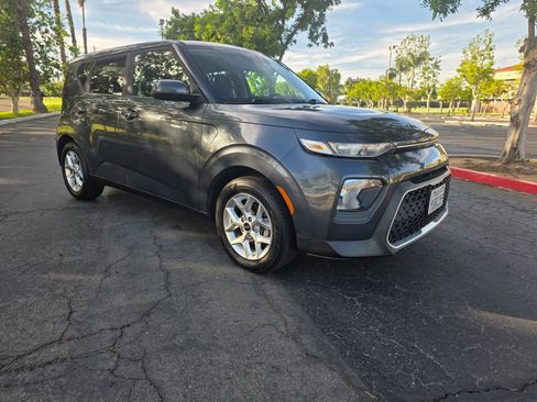 Used 2020 Kia Soul S FWD image 12