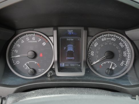 Certified 2018 Toyota Tacoma TRD Sport AWD/4WD image 21