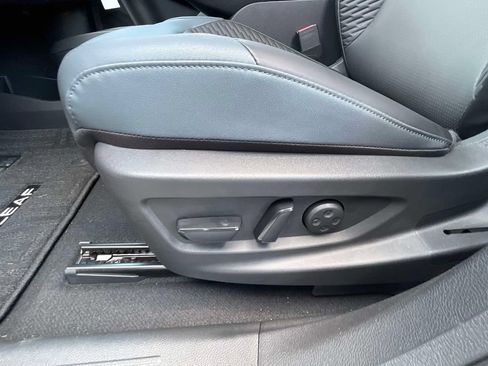 New 2026 Nissan Leaf Platinum+ w/ Floor Mat Package (Platinum+) FWD image 15