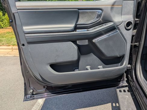 Used 2025 Ford Expedition Tremor AWD/4WD image 10
