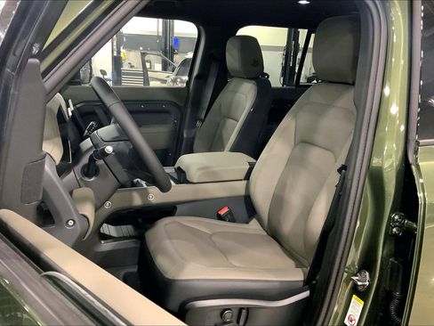 New 2026 Land Rover Defender 110 X-Dynamic SE image 9