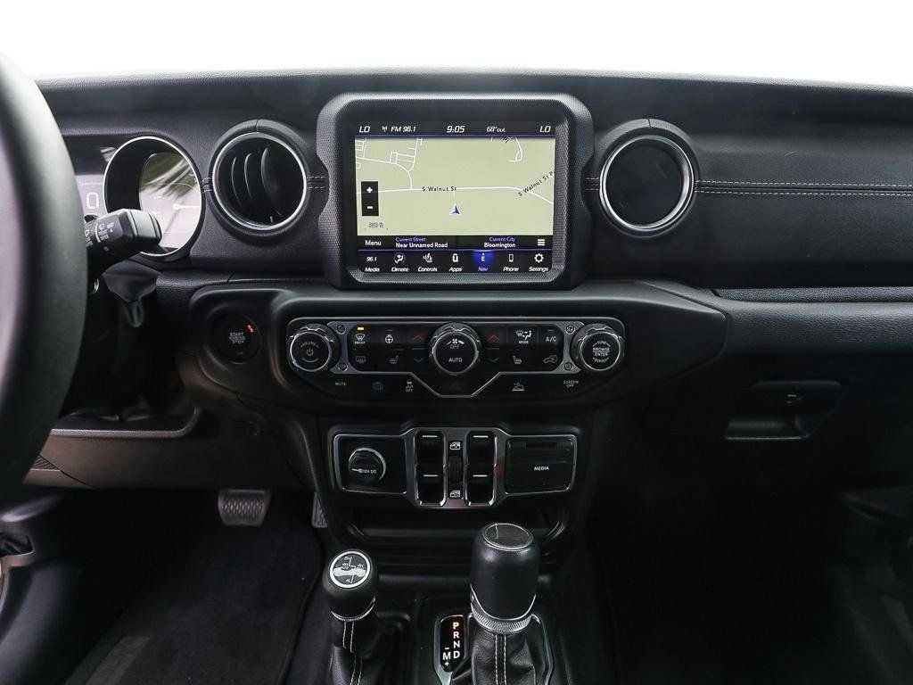 Used 2023 Jeep Wrangler Unlimited Sahara w/ Cold Weather Group AWD/4WD image 17