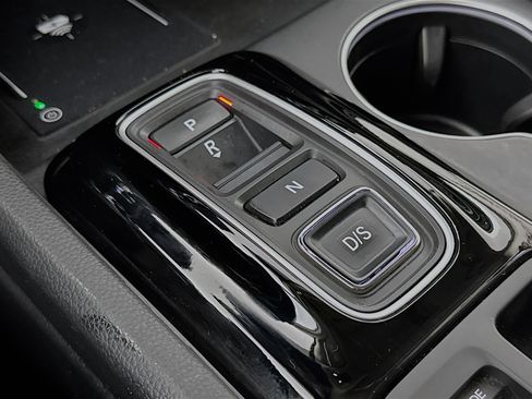 Certified 2023 Honda Pilot Touring image 17