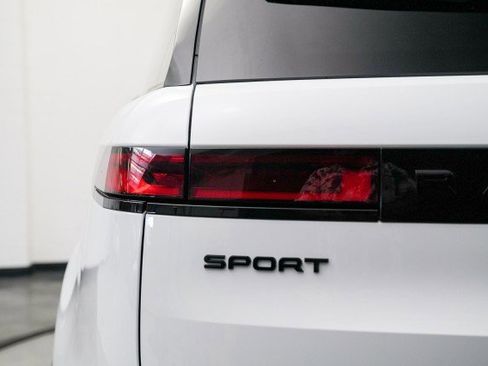 Used 2025 Land Rover Range Rover Sport Dynamic SE image 15