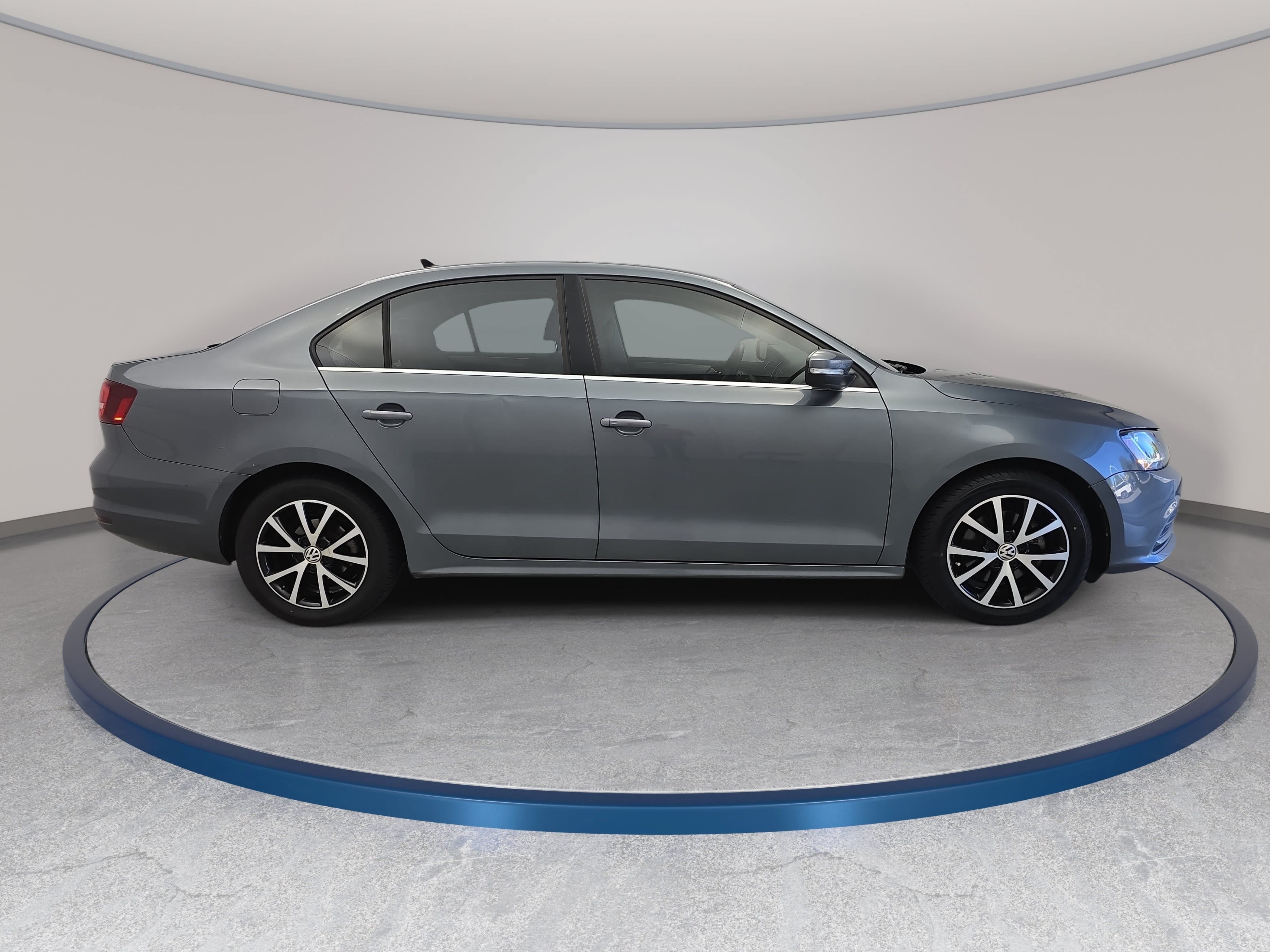 Used 2017 Volkswagen Jetta SE FWD image 4