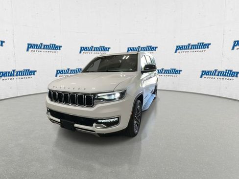 Used 2024 Jeep Wagoneer L Series II w/ Flexible Seating Group AWD/4WD image 4