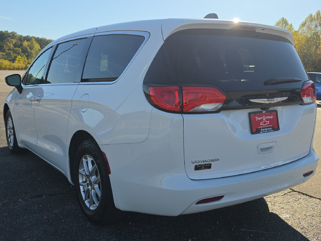 Used 2024 Chrysler Voyager LX FWD image 6