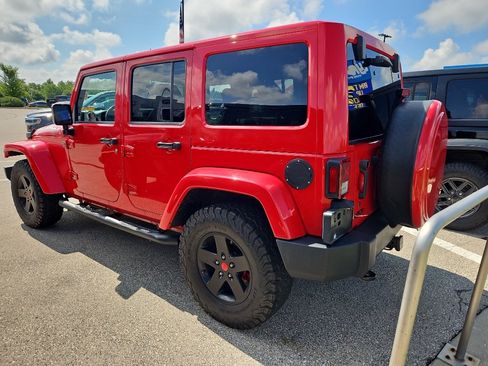 Used 2015 Jeep Wrangler Unlimited Sahara AWD/4WD image 5