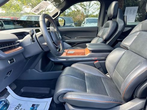 Used 2025 Lincoln Navigator Black Label AWD/4WD image 20