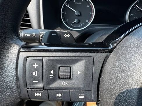 Used 2023 Nissan Rogue SV AWD/4WD image 18