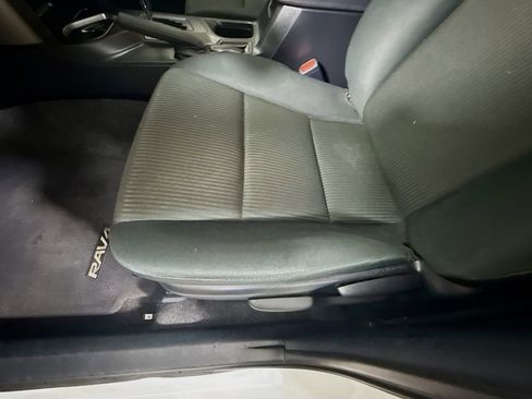 Used 2018 Toyota RAV4 LE FWD image 18