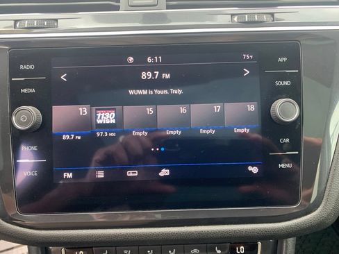 Used 2020 Volkswagen Tiguan SE w/ Panoramic Sunroof Package FWD image 18
