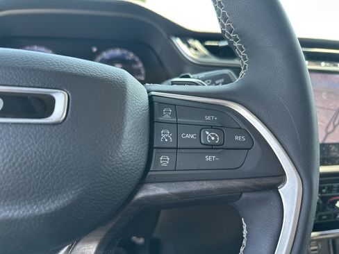 Used 2023 Jeep Grand Cherokee L Limited w/ Luxury Tech Group II image 15