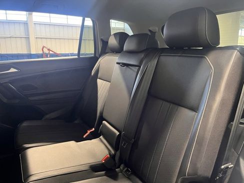 Used 2024 Volkswagen Tiguan SE image 17