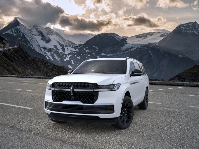 New 2026 Lincoln Navigator Reserve w/ Jet Appearance Package AWD/4WD image 2