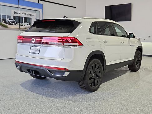 New 2026 Volkswagen Atlas Cross Sport SE image 4