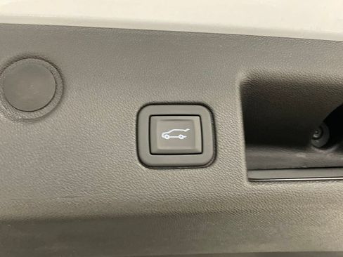 Used 2024 Chevrolet Equinox LT AWD/4WD image 12
