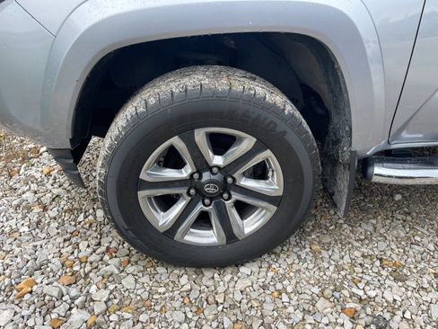 Used 2016 Toyota Tacoma Limited w/ Towing Package AWD/4WD image 6