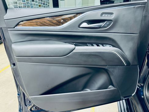 Used 2024 Cadillac Escalade ESV Sport Platinum image 29