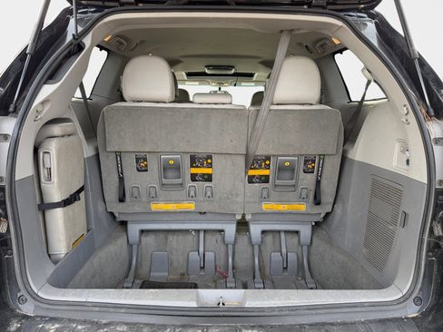 Used 2014 Toyota Sienna XLE image 10