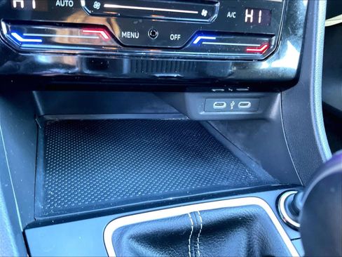 Certified 2025 Volkswagen Jetta Sport image 27