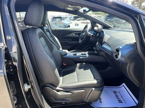Used 2025 Chevrolet Equinox EV LT w/ Convenience Package image 26