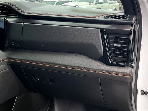 Used 2024 GMC Sierra 2500 AT4 w/ AT4 Premium Plus Package image 13