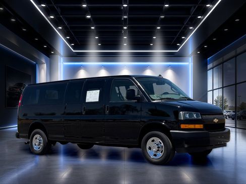 Used 2023 Chevrolet Express 3500 LS RWD image 2