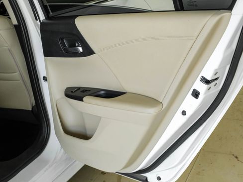 Used 2016 Honda Accord Touring image 38