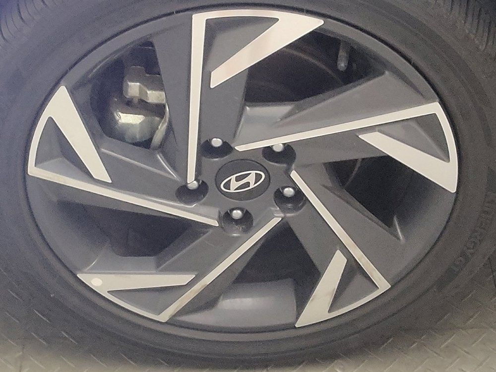 Used 2025 Hyundai Elantra SEL FWD image 31