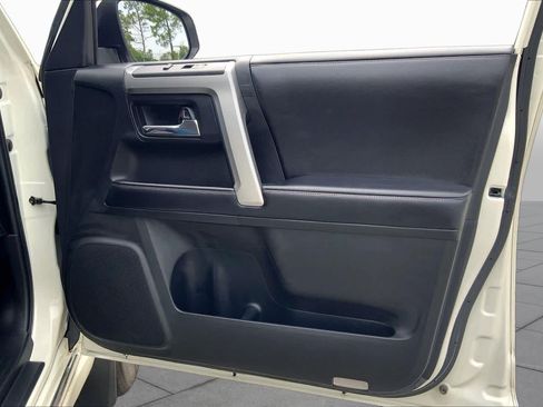 Used 2018 Toyota 4Runner Limited AWD/4WD image 23