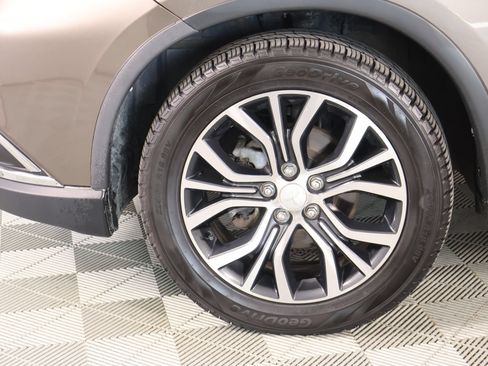 Used 2018 Mitsubishi Outlander ES AWD/4WD image 17