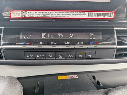 Used 2025 Toyota Sienna LE w/ LE Plus Package FWD image 21
