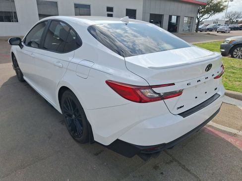 Used 2025 Toyota Camry SE w/ Convenience Package image 4