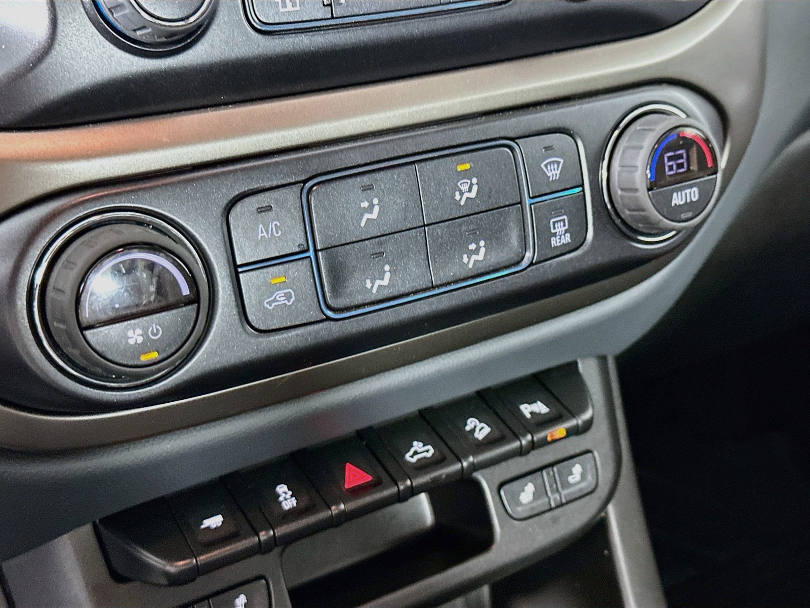 Used 2022 Chevrolet Colorado Z71 AWD/4WD image 17