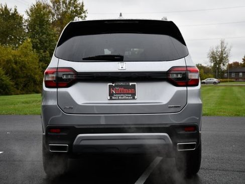 New 2025 Honda Pilot Touring image 6