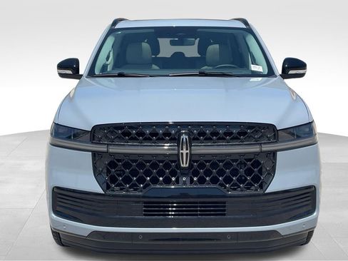 New 2026 Lincoln Navigator Reserve w/ Jet Appearance Package AWD/4WD image 8