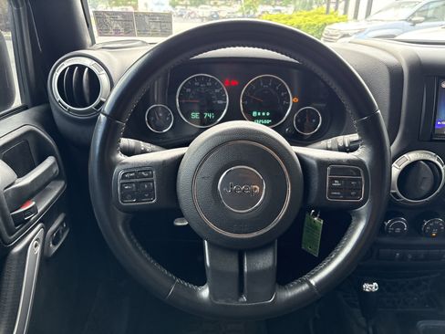 Used 2017 Jeep Wrangler Unlimited Sahara w/ Connectivity Group image 16