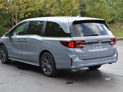 New 2026 Honda Odyssey Touring image 5