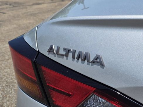 Used 2024 Nissan Altima 2.5 SV FWD image 35