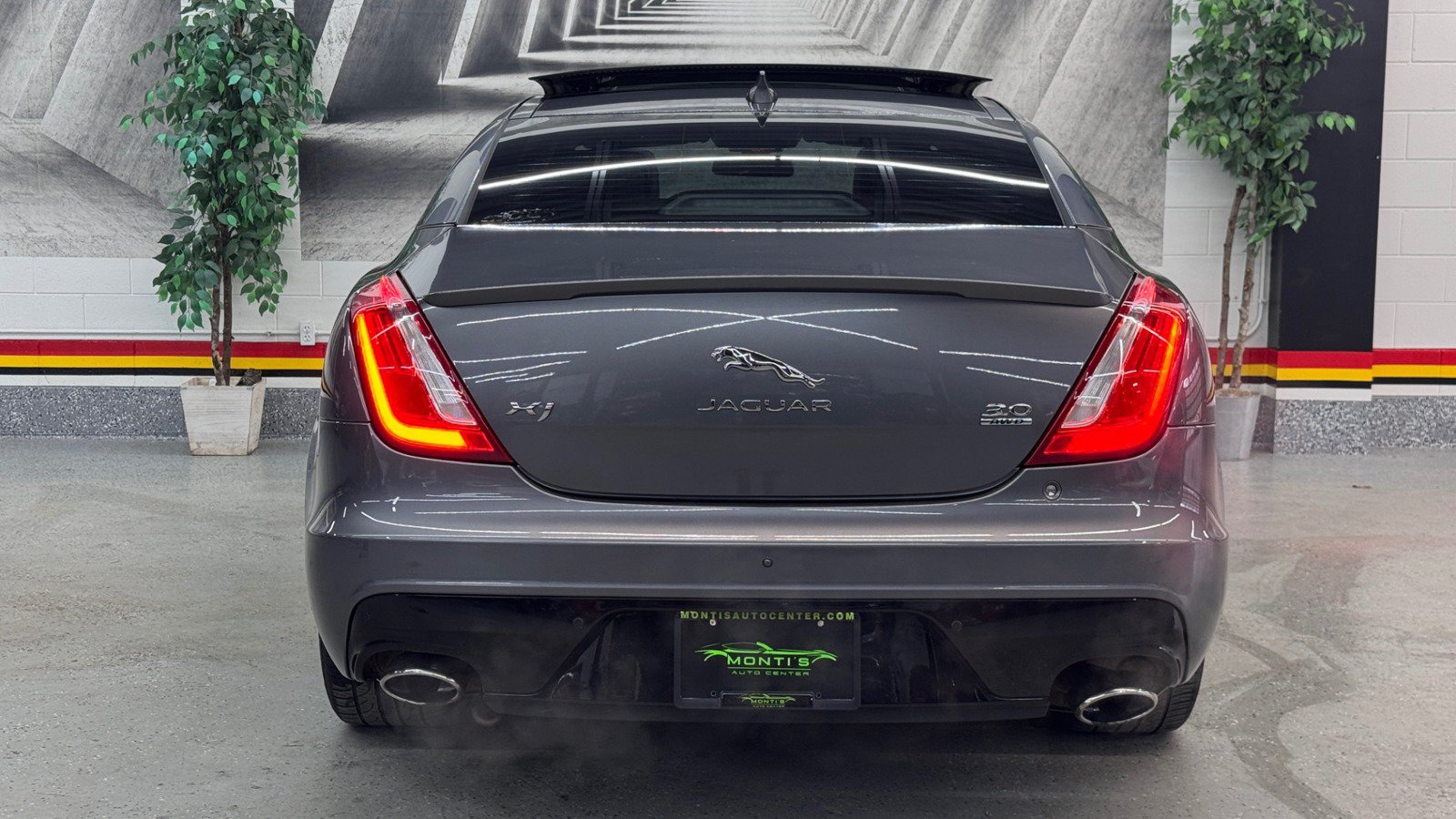 Used 2016 Jaguar XJ R-Sport AWD/4WD image 8