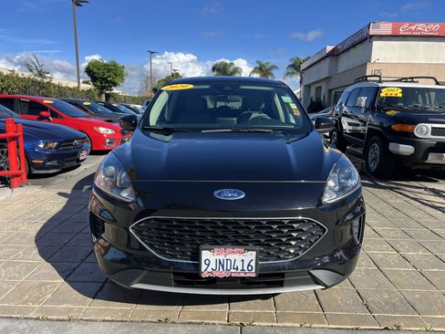 Used 2020 Ford Escape SE image 3