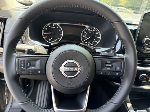 Used 2022 Nissan Pathfinder SV FWD image 25