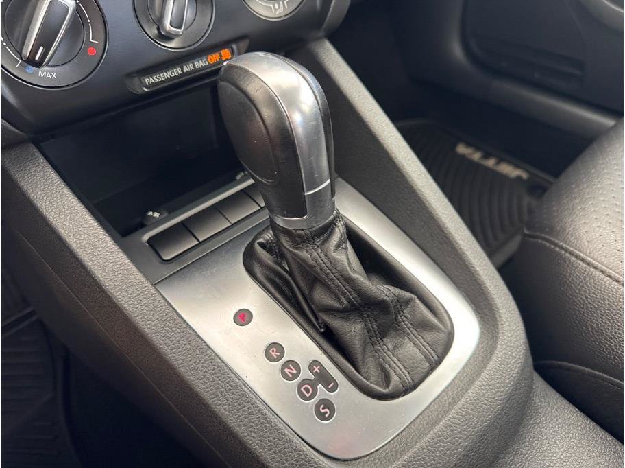 Used 2013 Volkswagen Jetta SE FWD image 19