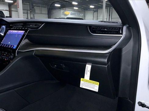 New 2025 Jeep Grand Cherokee Limited w/ Luxury Tech Group II image 23