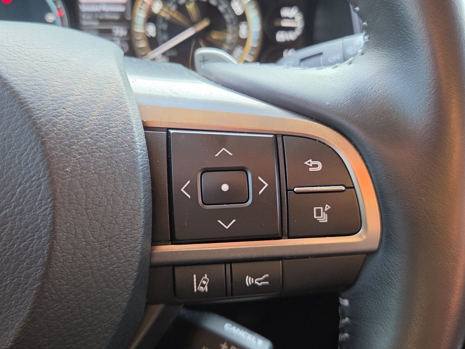 Used 2021 Lexus LX 570 4WD w/ Luxury Package image 29