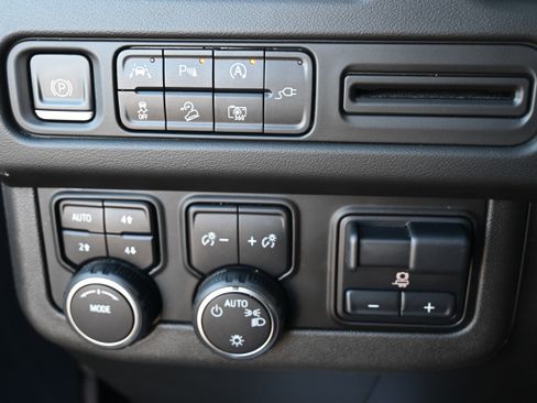 Used 2022 Chevrolet Tahoe Z71 w/ Luxury Package image 29